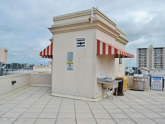 3rd image of 1661 Riverside Ave APT 412