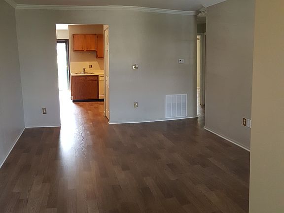 2nd image of 204 W Beaver Ct
