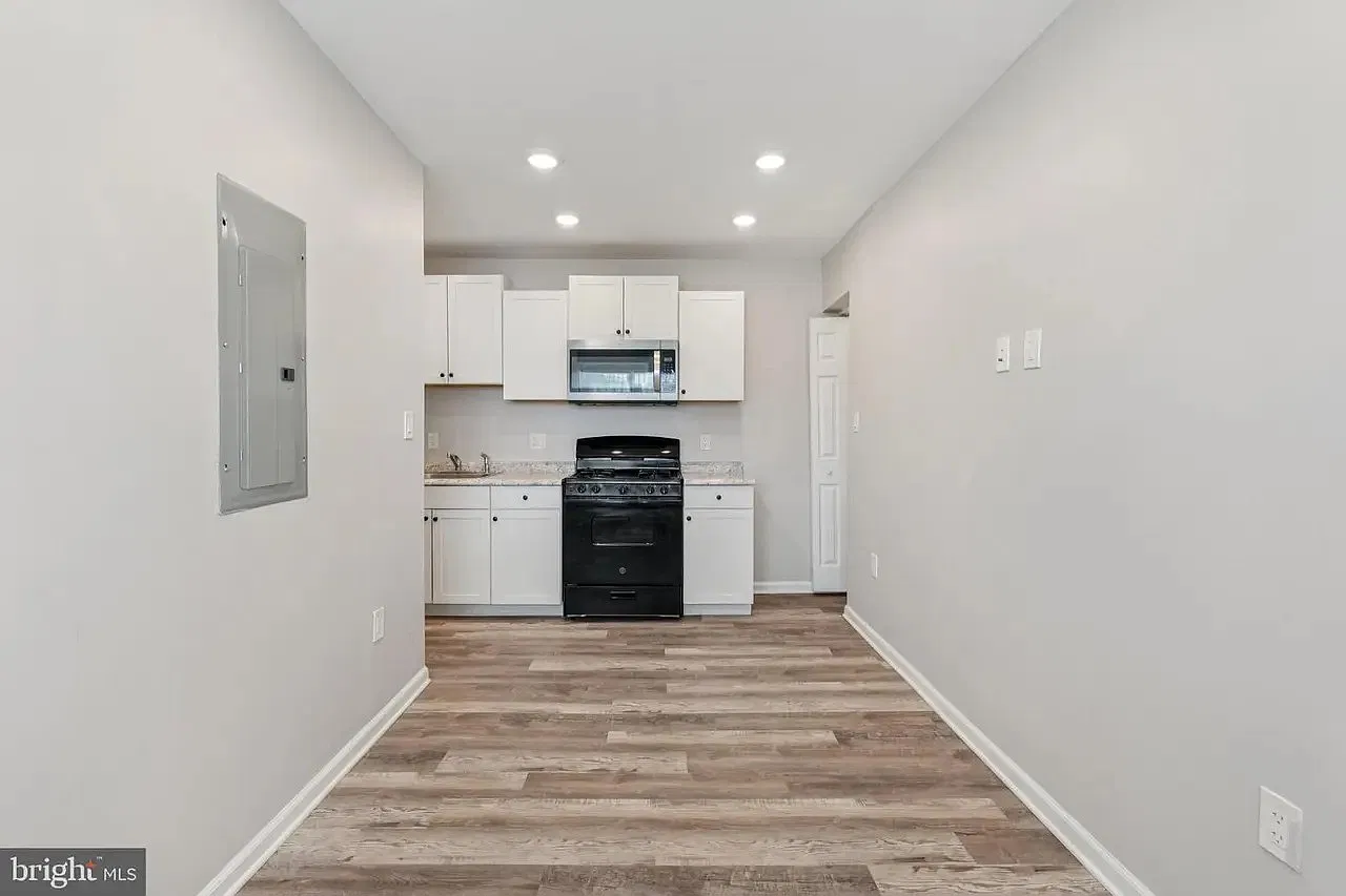 3 bed, $2,200 — Photo 2