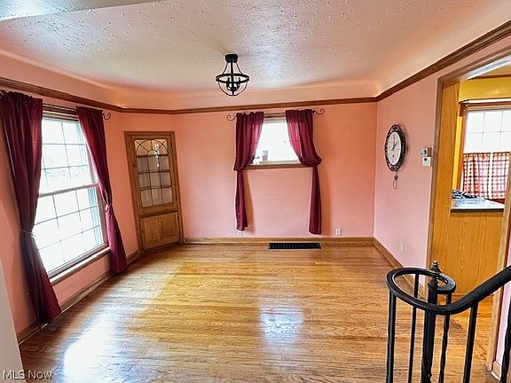 3rd image of 16613 Laverne Ave