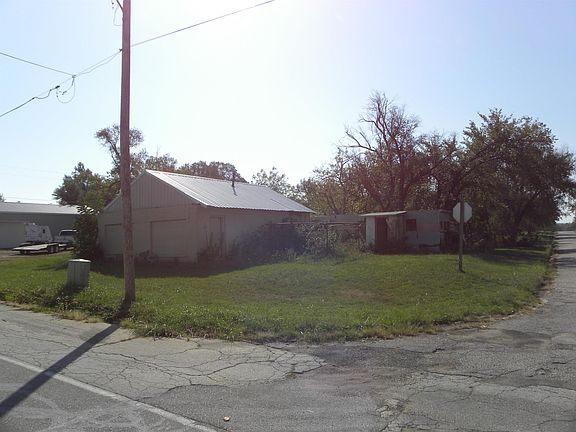 3rd image of 605 E 7th St