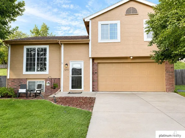1210 Rawhide Rd, Papillion, NE 68046