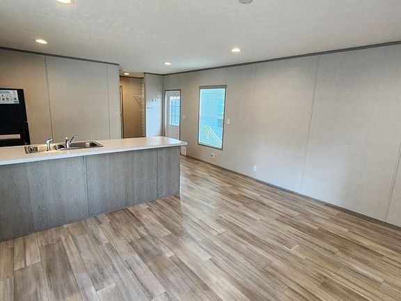 3rd image of 6539 Townsend Rd #31