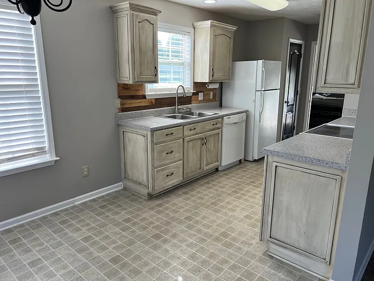 1037 Creekview Dr — Photo 20