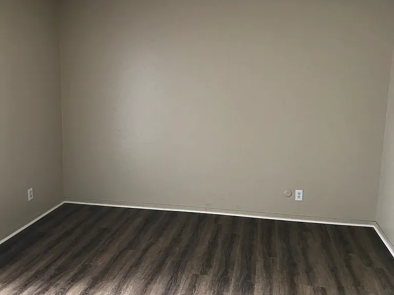 Glenn Apartments — Photo 13