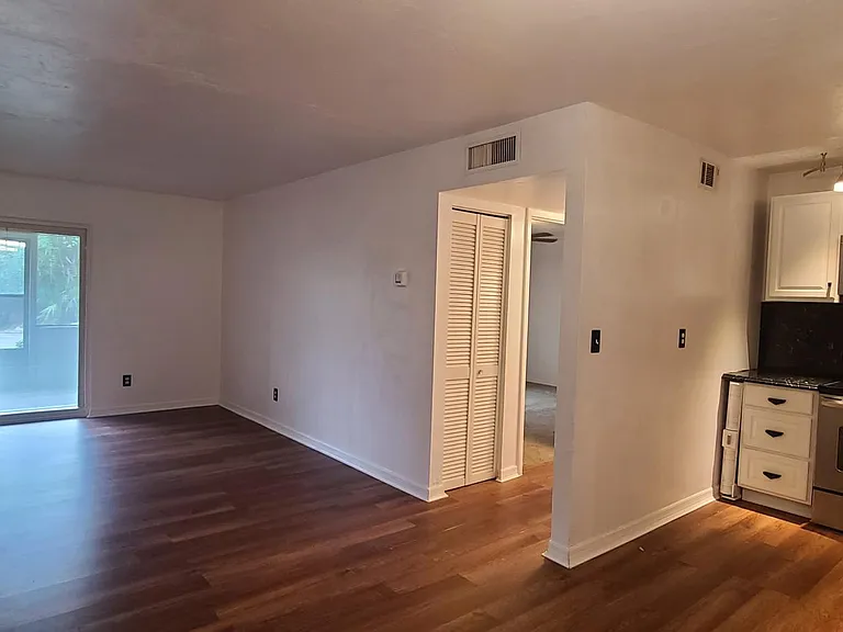 6519 W Newberry Rd #602 — Photo 4