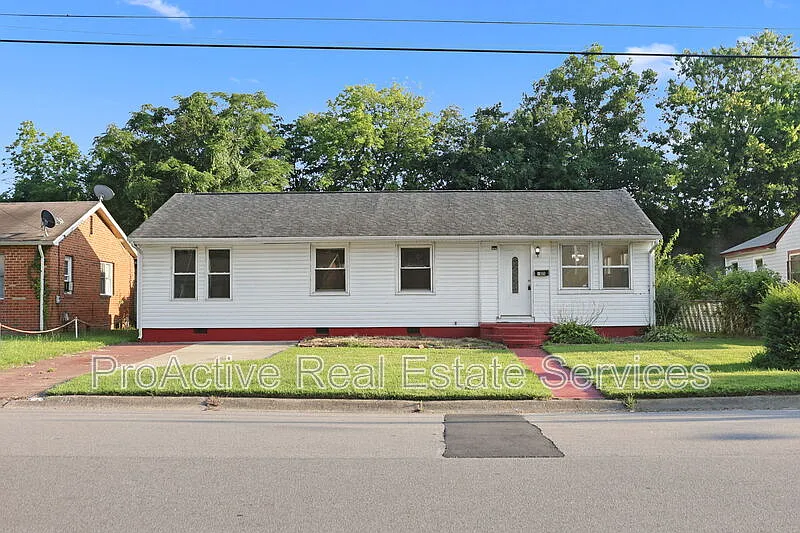 4 bed, 2.0 bath, 1267 sqft, $2,400 — Photo 2