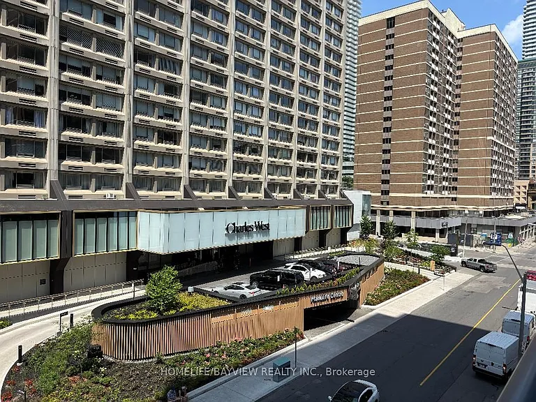 1121 Bay St #405 — Photo 16