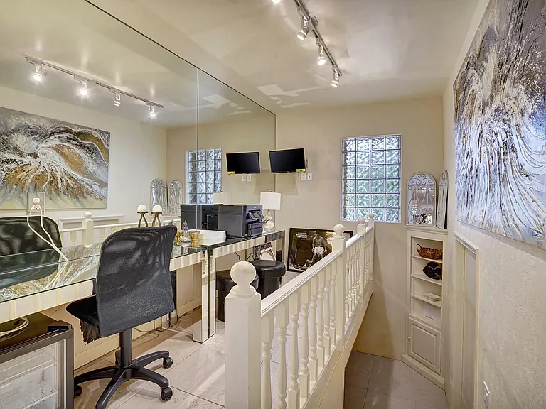 290 E Fern Dr — Photo 25