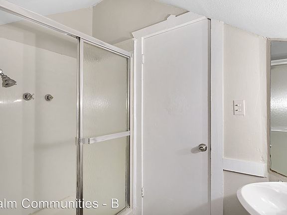 4th image of 656 Beach Dr NE APT 02