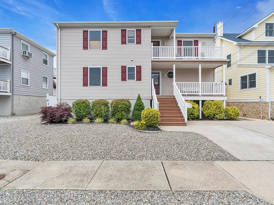 1st image of 207 Sunset Drive N