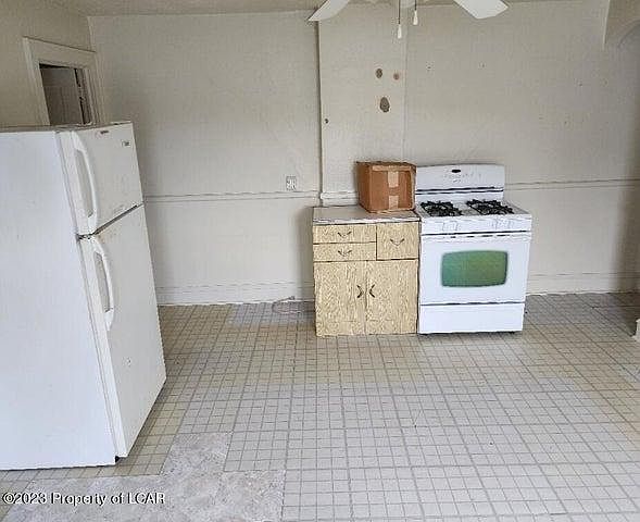 2nd image of 119 W Grand St #C