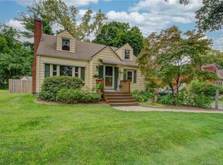 17 Sunnyside Cir, Windsor, CT 06095