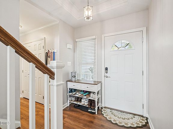 3rd image of 204 Leeward Ct