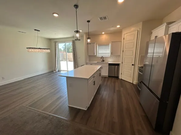 2635 S Cain Ct, Visalia, CA 93292