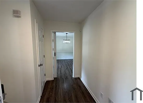 2203 Meadow Dr — Photo 5
