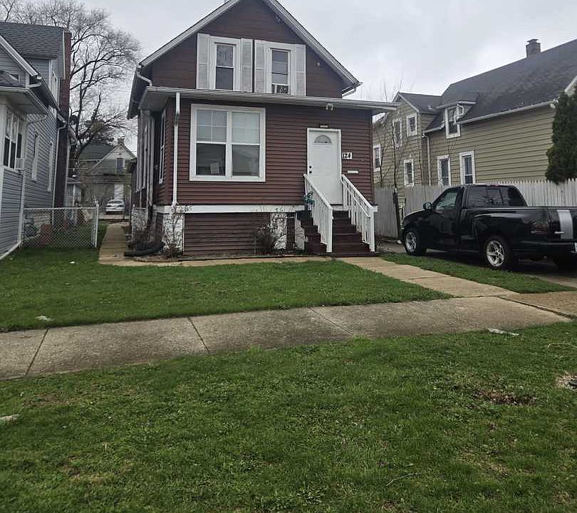 1st image of 124 N 11th Ave