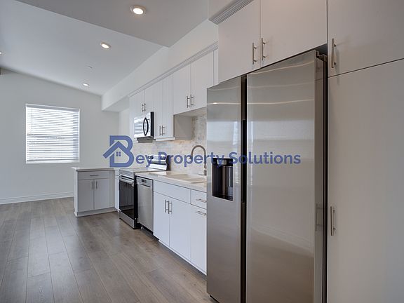 5th image of 925 Madonna Rd #301