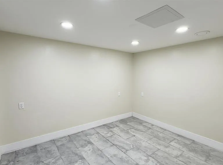 38803 Ecorse Rd — Photo 17