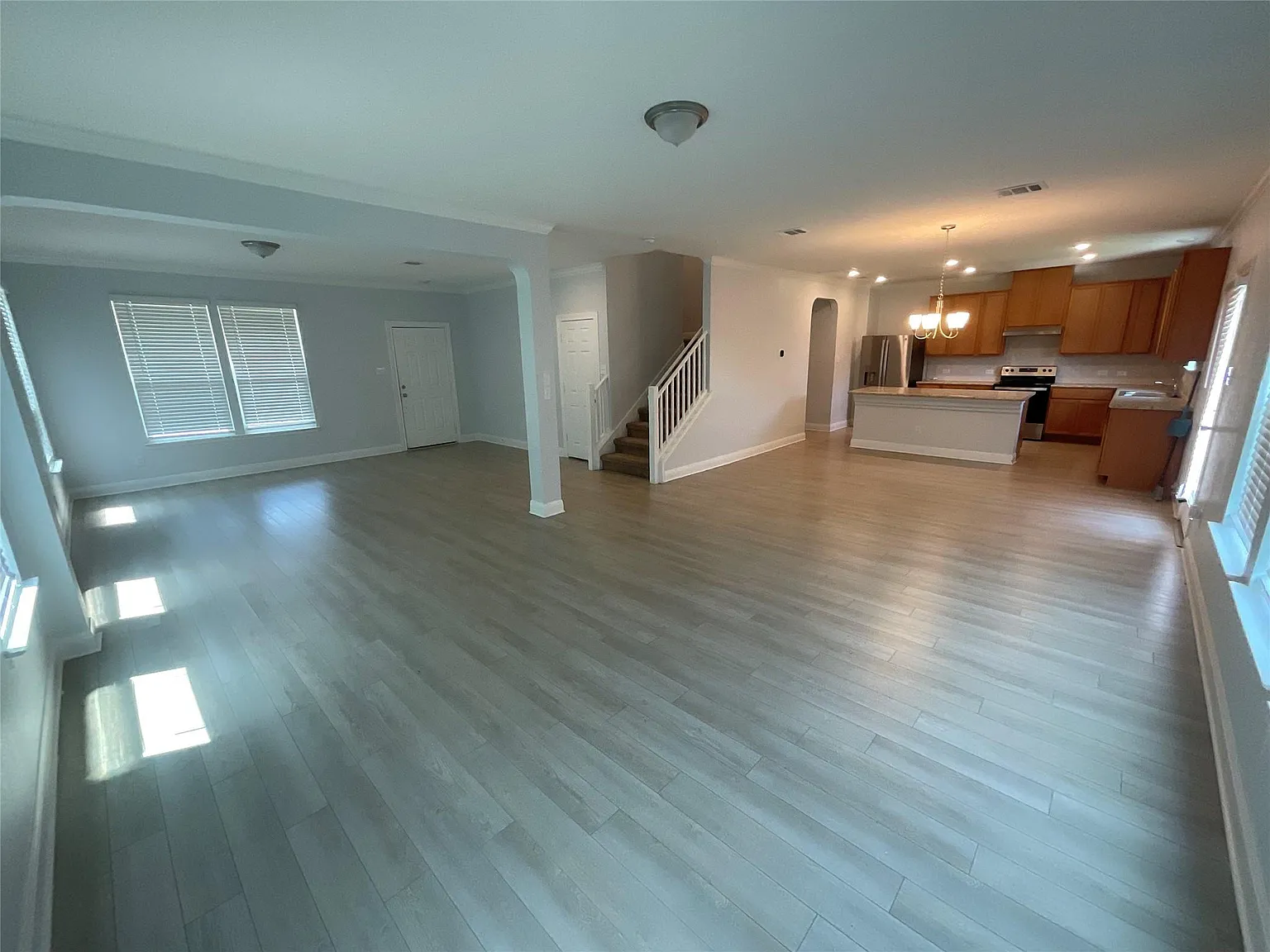 3 bed, 2.5 bath, 2262 sqft, $2,000 — Photo 4