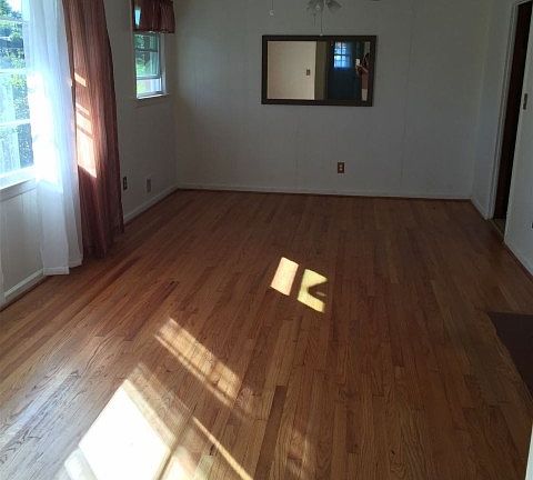 3rd image of 251 Redwood Ave