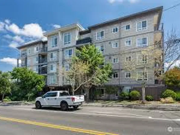 3015 SW Avalon Way APT 305, Seattle, WA 98126