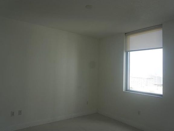 2nd image of 1060 Brickell Ave #1508