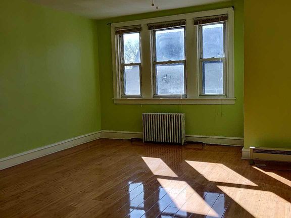 5th image of 3307 Englewood St #2F