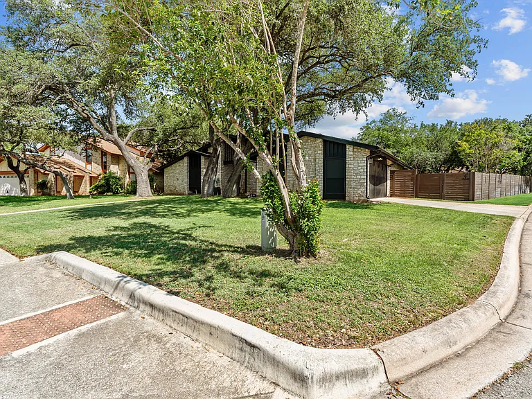 4501 Black Hickory Woods — Photo 38