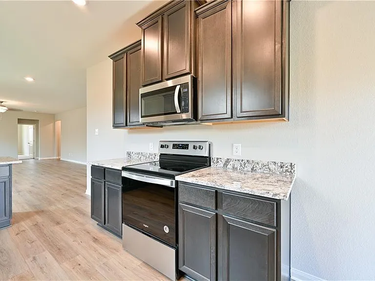 404 Freedom Park Ave — Photo 8