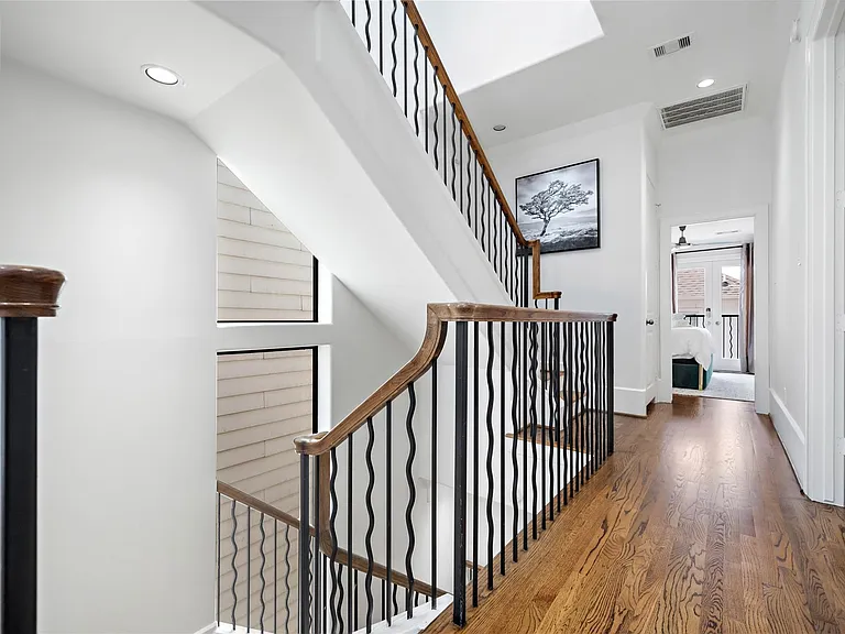 709 Reinicke St — Photo 34