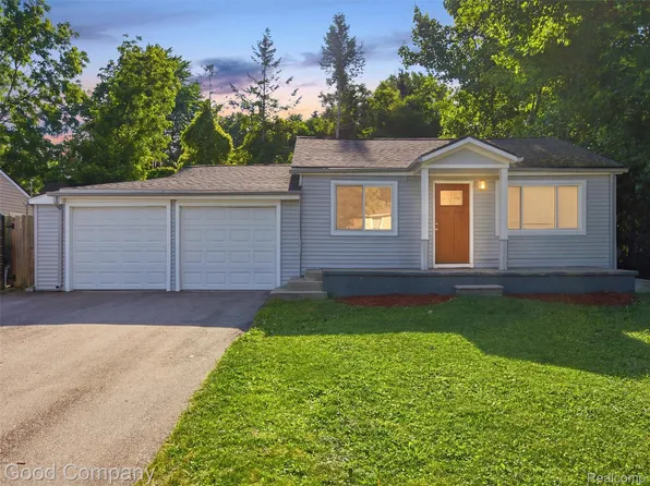 4030 Manitoba St, Auburn Hills, MI 48326