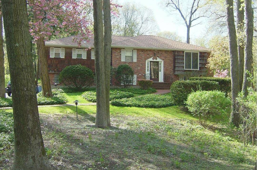 24 Village Hill Dr, Dix Hills, NY 11746 Zillow