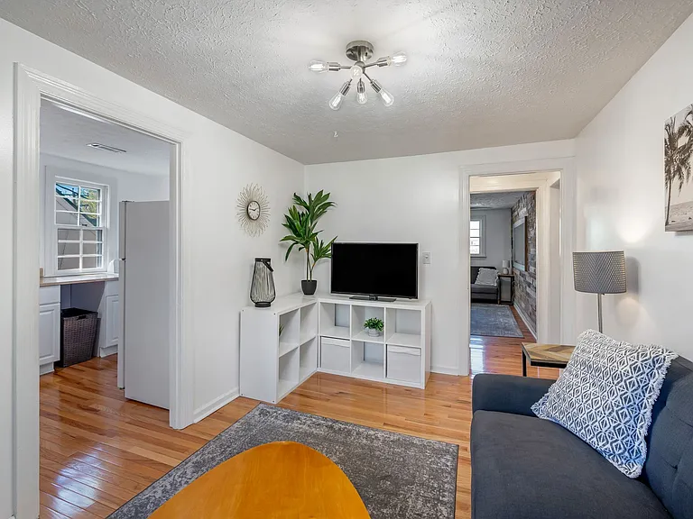 1022 Granada Ave #B — Photo 4