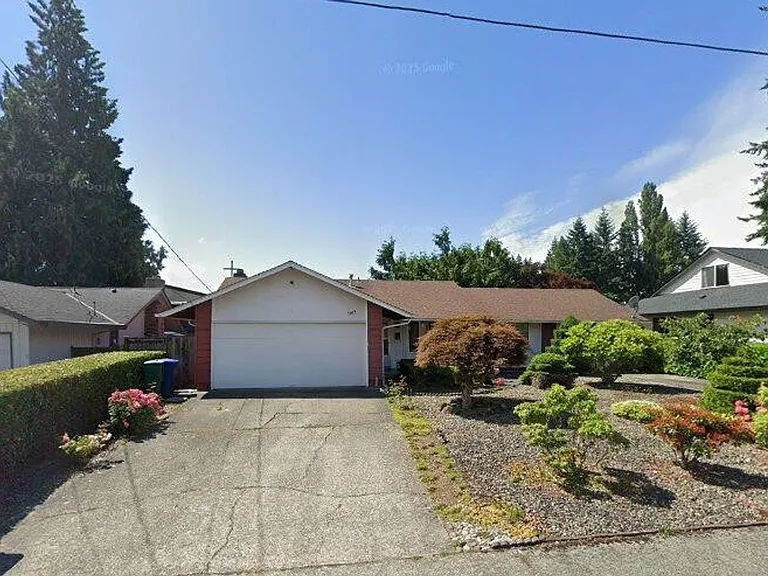 1003 Tacoma Ave NE — Photo 1