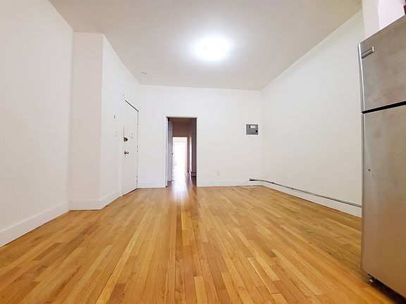4th image of 942 Kent Ave APT 3L