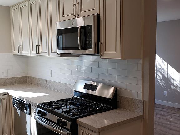 3rd image of 4002 Florida St