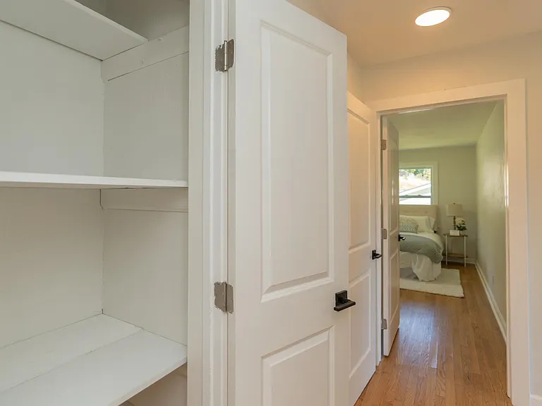 913 Woodmore Ter — Photo 38