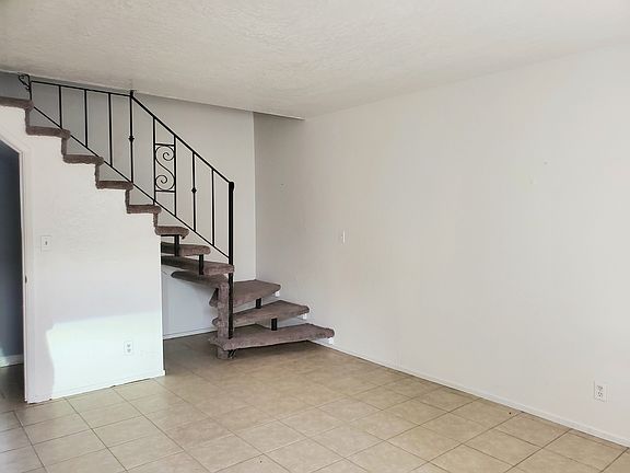 3rd image of 1901 Driftwood Dr APT 4
