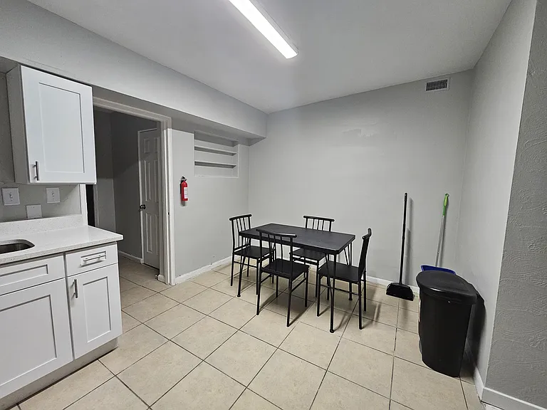 Kitchen/ dining area