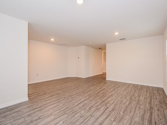 3rd image of 148 Blackstone Dr