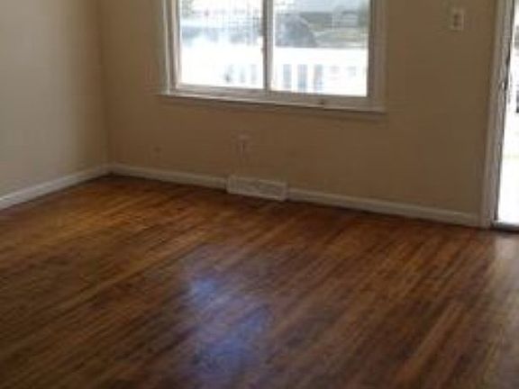 3rd image of 25031 Dale St