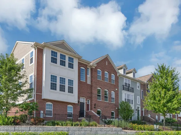 7 Bethel Ln, Schaumburg, IL 60194
