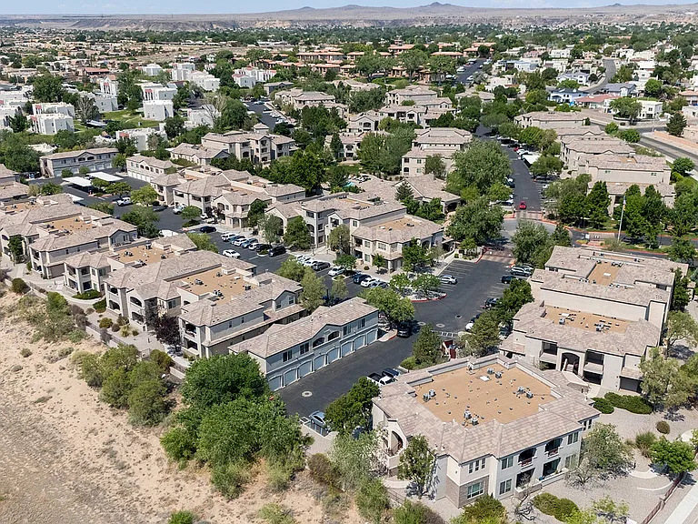 6200 Montano Plaza Dr NW Albuquerque, NM-64
