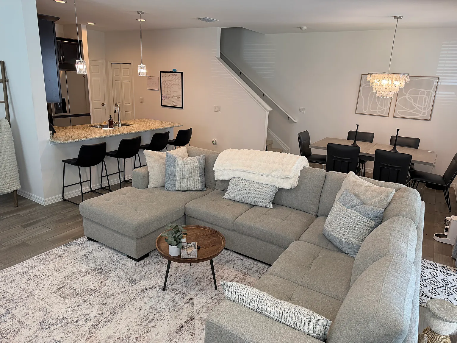 3 bed, 2.5 bath, 2033 sqft, $2,750 — Photo 3