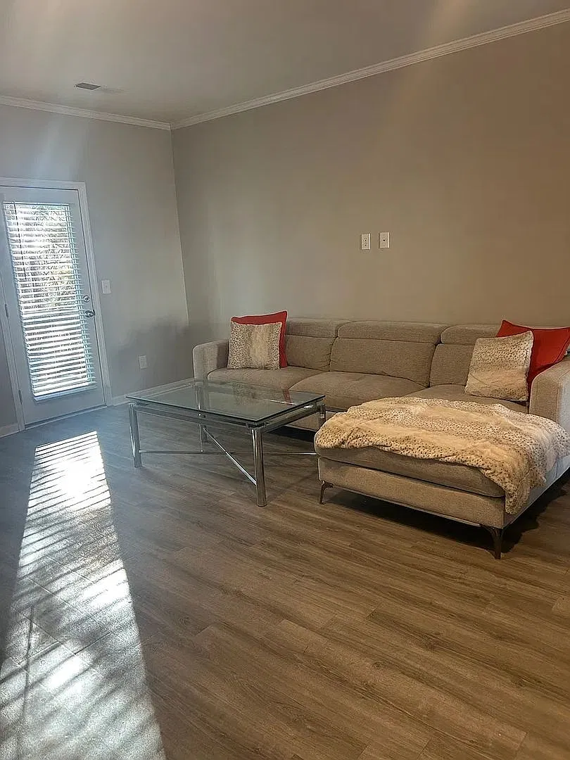 Room in 4 Bedroom Home in Atlanta — Photo 2