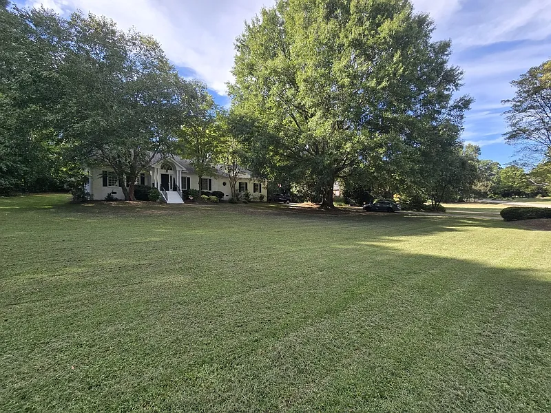 3 bed, 3.0 bath, 2479 sqft, $3,195 — Photo 3