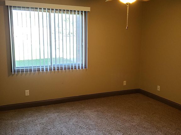 4th image of 2600 S 70th St #12