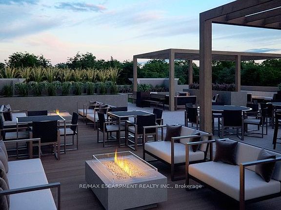 4th image of 153 Wilson St W #302