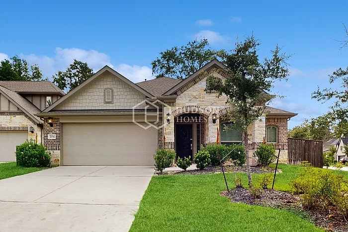 3 bed, 2.0 bath, 2047 sqft, $2,599 — Photo 1
